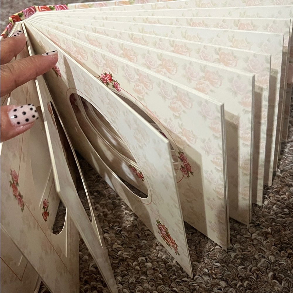 Rose Pattern Photograph Album - Picture 3 of 5
